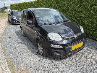 krockskadad bil auto Fiat Panda weinig schade lage km stand 2016/9