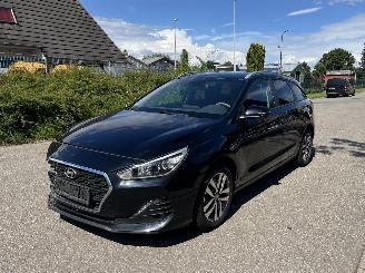 Voiture accidenté Hyundai I-30 Wagon 1.0 T-GDI Twist /1