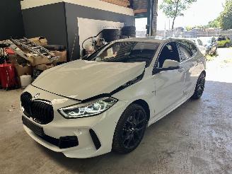 Schadeauto BMW 1-serie 118i M Sport /2