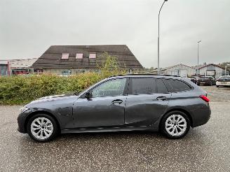 BMW 3-serie Touring 330e picture 4