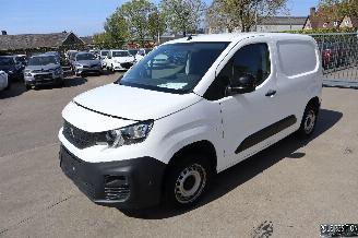 krockskadad bil bedrijf Peugeot Partner 1.5 HDI 2022/1