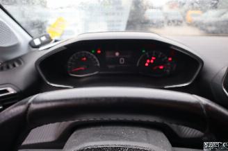 Peugeot 208 1.2 BENZ picture 12