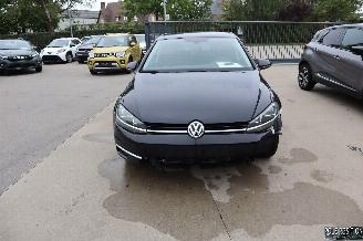 uszkodzony samochody osobowe Volkswagen Golf 1.0 BENZ 2019/9