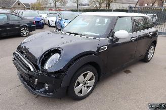 krockskadad bil auto Mini Clubman 1.5 D 2022/2