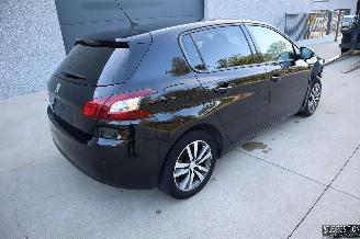 Peugeot 308 1.2 BENZ picture 3