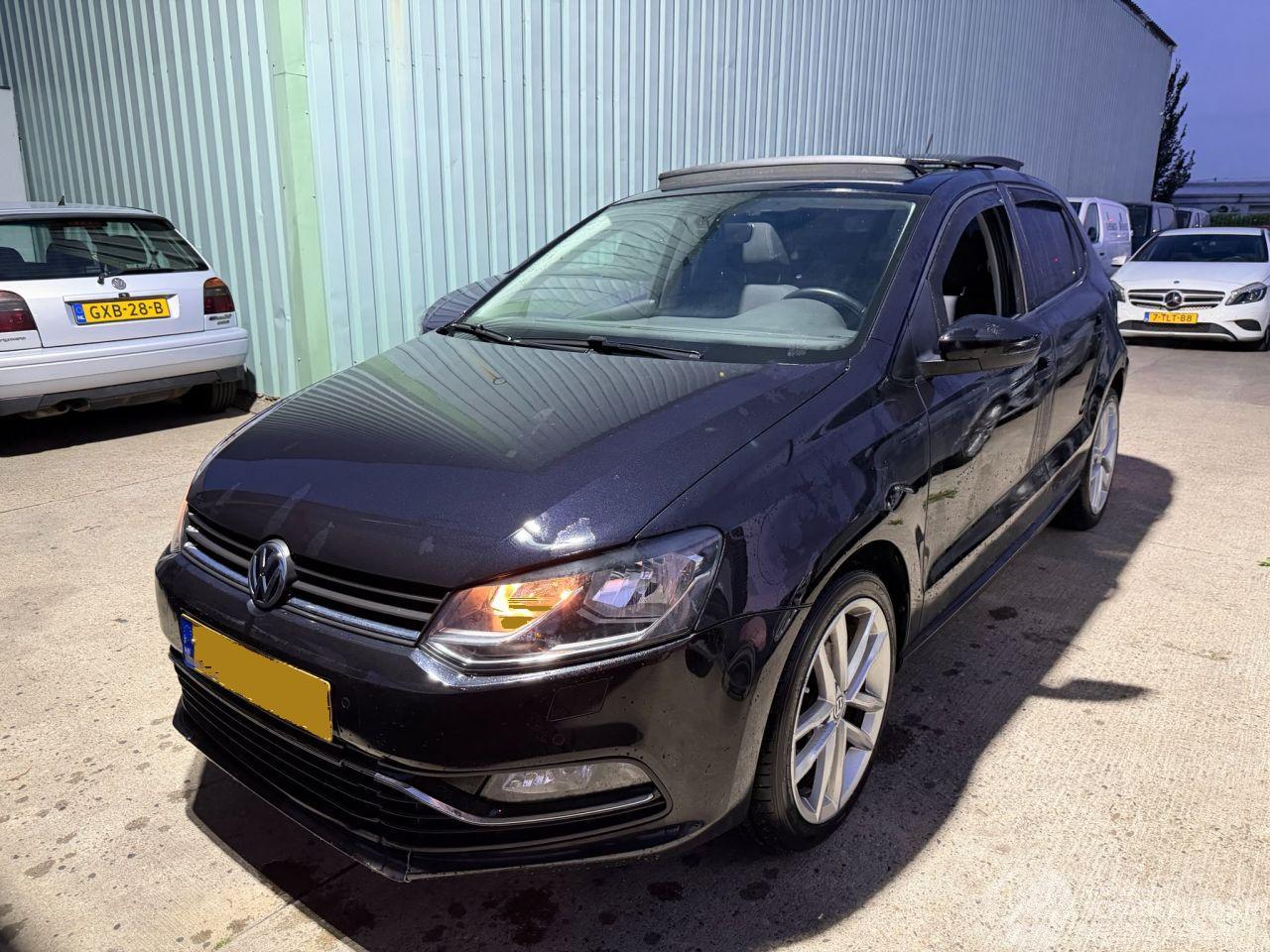 Volkswagen Polo 1.2 TSI Highline Pano Stoelverwarming