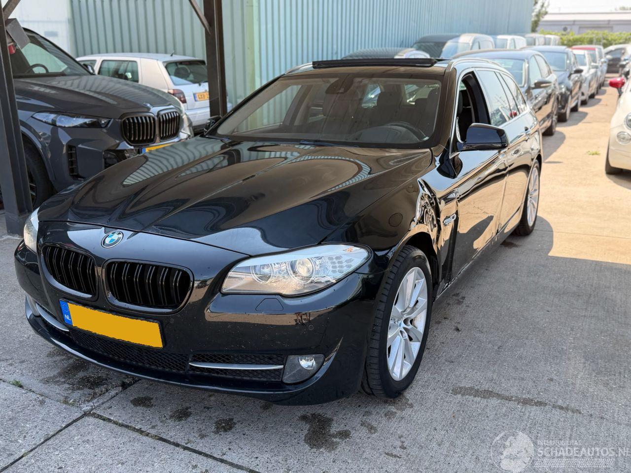 BMW 5-serie 523i High Executive Leder Xenon Pano