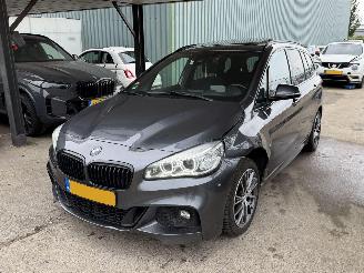 Damaged car BMW 2-serie 220i M PERFORMANCE PANO XENON 7 PERSOONS 2016/11