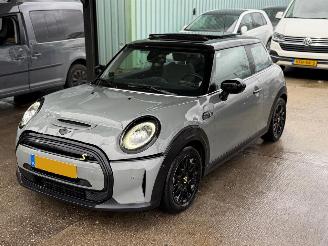 krockskadad bil auto Mini Electric 33kwh Xenon Led Pano Harman Kardon FULL ! NAP 2022/9