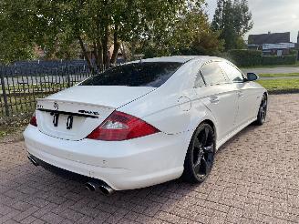 krockskadad bil auto Mercedes CLS 500 lpg gas 63 amg uitgevoerd 2004/10