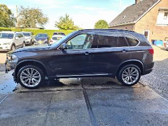 krockskadad bil auto BMW X5 2.0 hybride   x drive  pano   255kw 2015/11