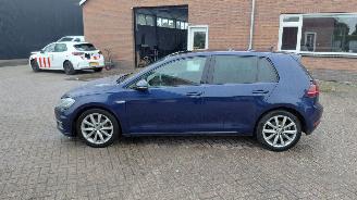 Schadeauto Volkswagen Golf 1.5 tsi   131pk leer automaat  pano 2018/10