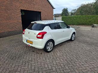 damaged passenger cars Suzuki Swift 1.2i  90pk navi airco 2019/5