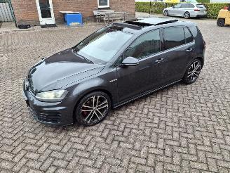 Schadeauto Volkswagen Golf 2.0 tdi  184pk   gtd pano 2015/6