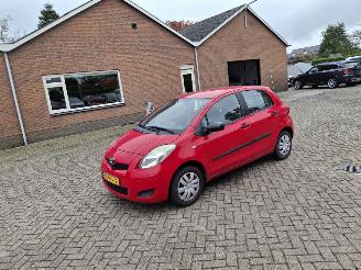 Schadeauto Toyota Yaris 1.0 vtti  69pk  airco 2010/10