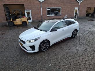 Schadeauto Kia Proceed 1.6 t gdi 204pk   gt line pano 2021/4