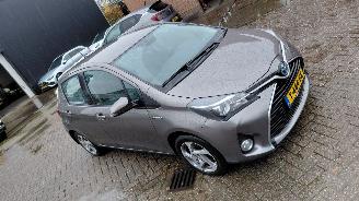 damaged passenger cars Toyota Yaris 1.5 hybrid    navi clima 2017/2