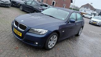 krockskadad bil auto BMW 3-serie 320i automaat  airco 2011/2