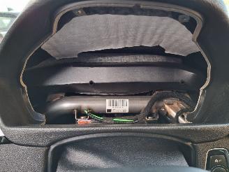 BMW 3-serie 318 i m sport   136pk clima picture 8