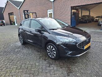 Vaurioauto  passenger cars Ford Fiesta 1.0  hybrid   titanium  navi 2022/4