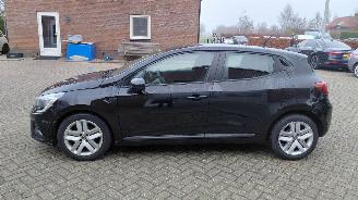 skadebil auto Renault Clio 1.0i zen  navi clima  91pk 2021/12