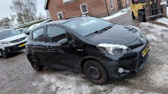 krockskadad bil auto Toyota Yaris 1.5i  hybrid   clima 2014/3