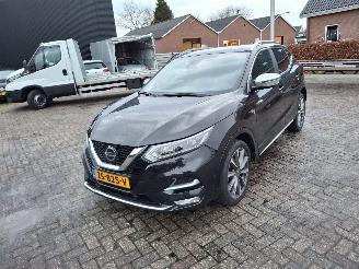 Vaurioauto  passenger cars Nissan Qashqai 1.3 dig  automaat  159 pk tekna  pano 2019/8