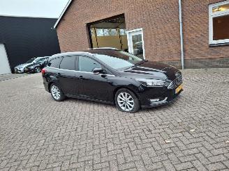 Coche accidentado Ford Focus 1.0i titanium  92kw  clima 2016/6