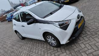 Unfallwagen Toyota Aygo 1.0i vtti x fun airco 2021/8