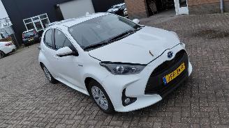 Unfallwagen Toyota Yaris 1.5 hybrid  comfort   navi clima 2021/2