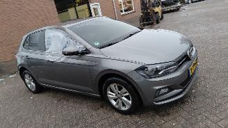 Volkswagen Polo 1.0 tsi  70kw automaat picture 4