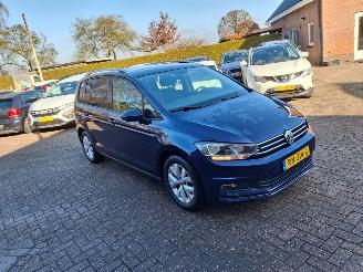 krockskadad bil auto Volkswagen Touran 1.2 tsi  81kw 7 persoon   navi 2018/1