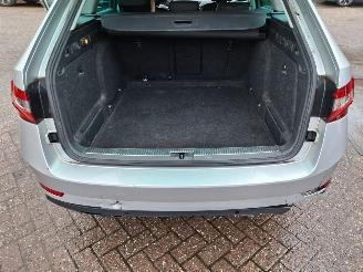 krockskadad bil auto Skoda Superb 1.4 tsi automaat   clima navi 2016/3