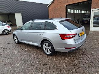 Skoda Superb 1.4 tsi automaat   clima navi picture 10