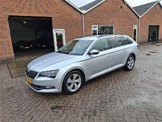 Damaged car Skoda Superb 1.4 tsi automaat   clima navi 2016/3
