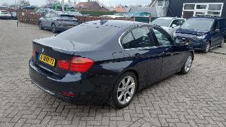 krockskadad bil auto BMW 3-serie 320 diesel automaat  163pk navi 2014/9