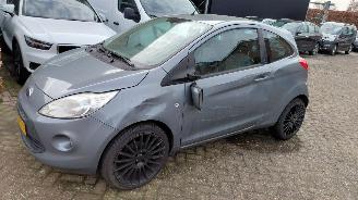 Ford Ka 1.2i  cool sound  69pk   airco picture 4