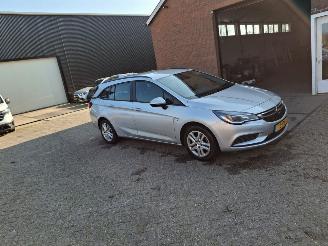krockskadad bil auto Opel Astra 1.4i 5drs navi clima  110kw 2017/10