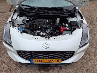 krockskadad bil auto Suzuki Swift 1.2 hybrid   navi  clima 2025/5