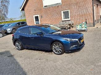 Schadeauto Mazda 3 2.0i  120pk gtm  clima navi 2017/4