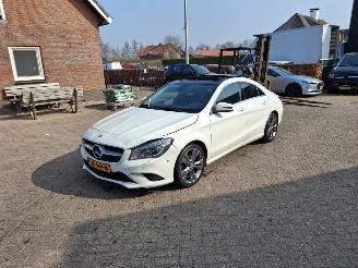 Schadeauto Mercedes Cla-klasse 180  1.6i  122pk pano navi  clima 2014/9