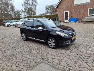 skadebil auto Peugeot 2008 1.2 vti  82pk pano automaat navi 2014/7