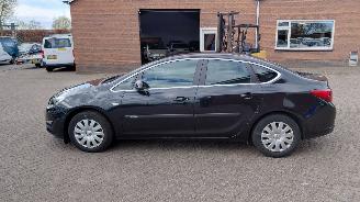 Opel Astra 1.4i automaat    navi 140pk picture 2
