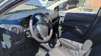 Schadeauto Mitsubishi Space-star 1.2i  52kw   navi airco 2023/1