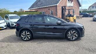 damaged passenger cars Skoda Elroq 85kw accu  286pk  clima navi 2025/7
