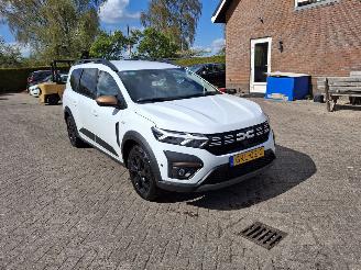 damaged passenger cars Dacia Jogger 1.6 Hybrid 140 Navi 7 Persoons 2024/11