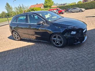 Schadeauto Mercedes B-klasse 180d  116pk navi clima amg uitvoering 2019/8