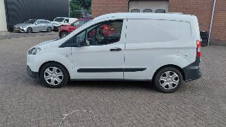 dommages fourgonnettes/vécules utilitaires Ford Courier 1.5 dci  74kw schuifdeur 2022/5