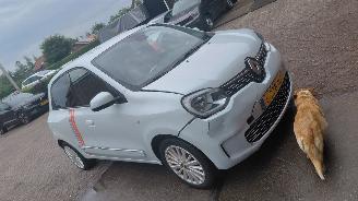 Unfallwagen Renault Twingo r80  limitee  vibes  82pk navi  clima 2021/6