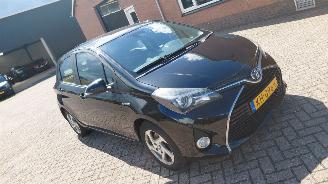 damaged passenger cars Toyota Yaris 1.5 hybrid  navi clima 2016/9